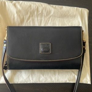 EUC Dooney & Bourke Florentine Leather Wallet Crossbody
